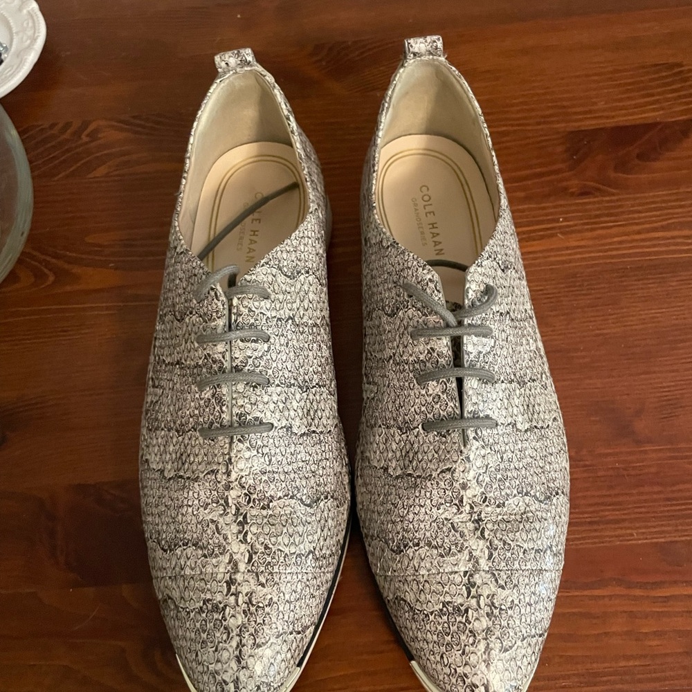 Cole Haan Gray leather Oxford Shoes with Sleek Design